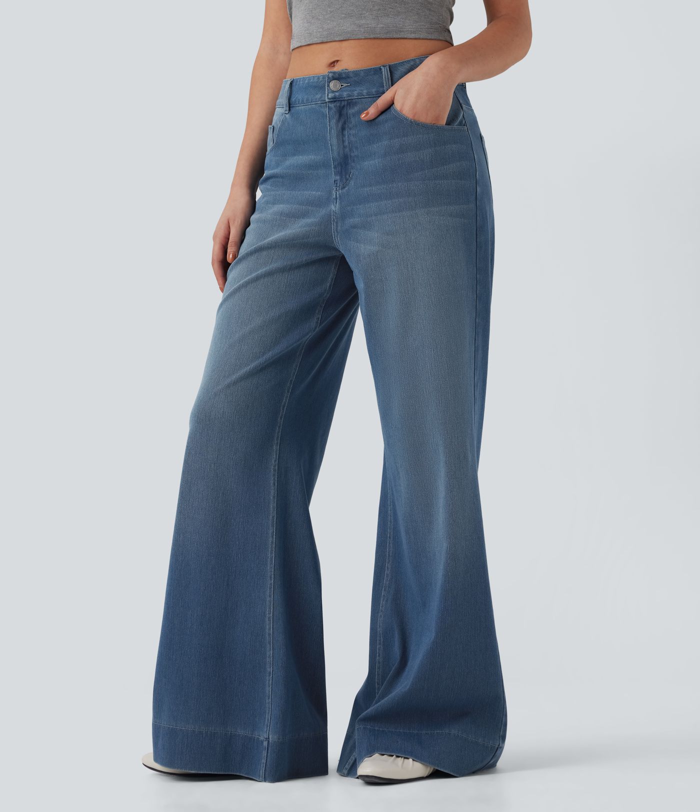 Halara Flex™ vaqueros campanados de tiro medio, de corte relajado, con bolsillos