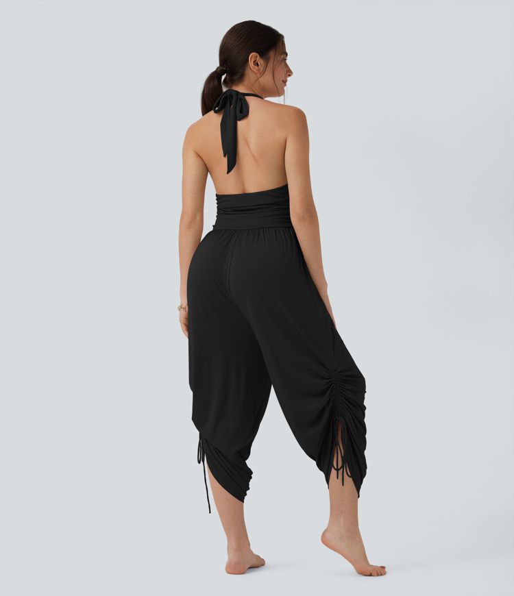 Gerippter Neckholder-Jumpsuit mit Rückenbindung, Kordelzug und Taschen für den Urlaub