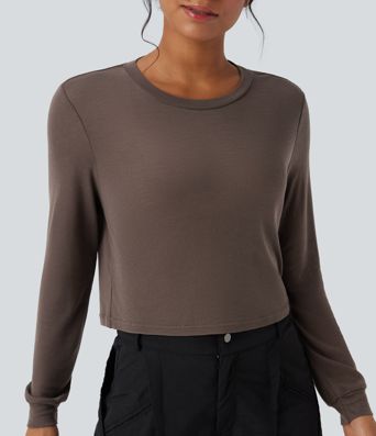 Laisvas vilnonis viršus su apvalia iškirpte ir ilgomis rankovėmis