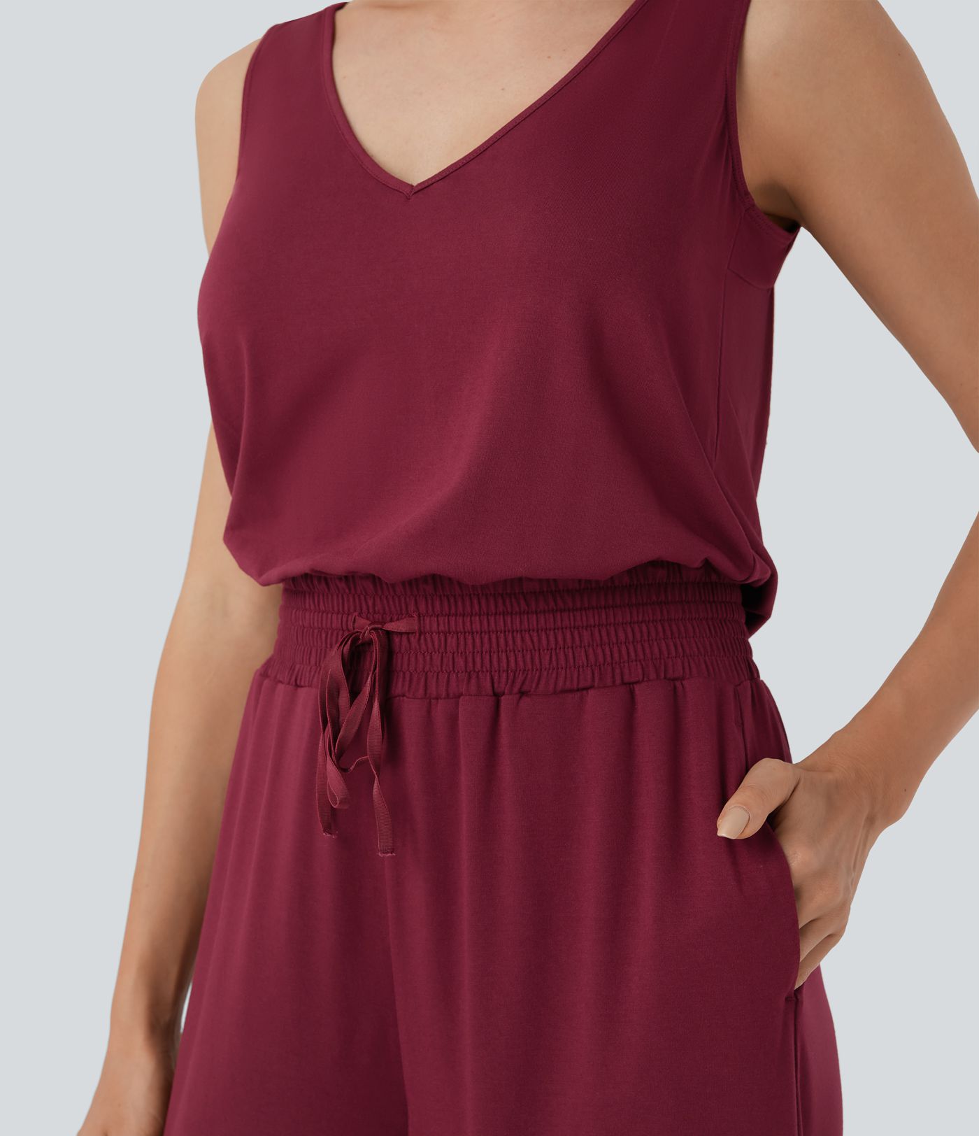 Lässiger, rückenfreier, ärmelloser Jumpsuit mit Seitentaschen, Wasserfallausschnitt und Kordelzug