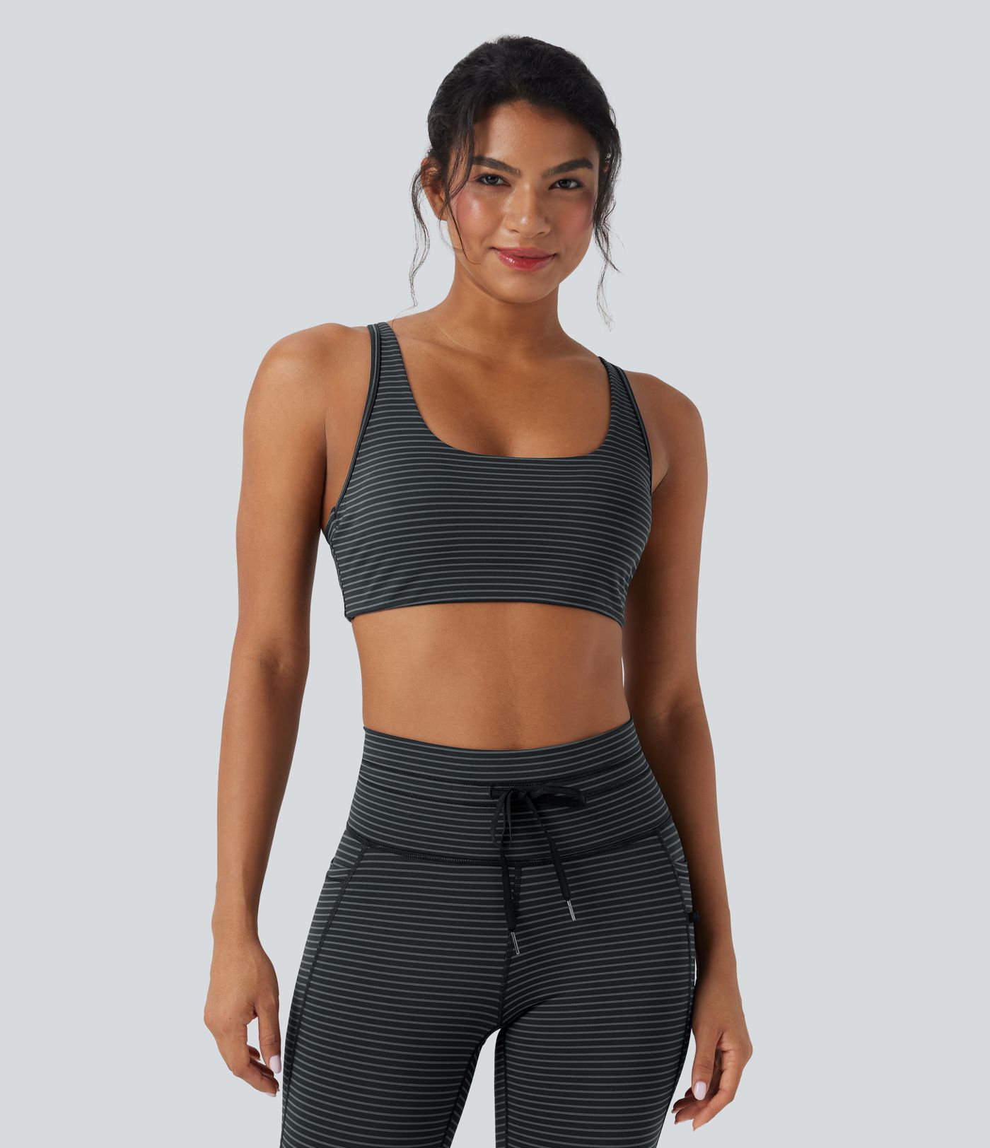 Yoga-Sport-BH mit niedrigem Support, U-Ausschnitt, Cut-Out-Design und Streifen - A-C Cups