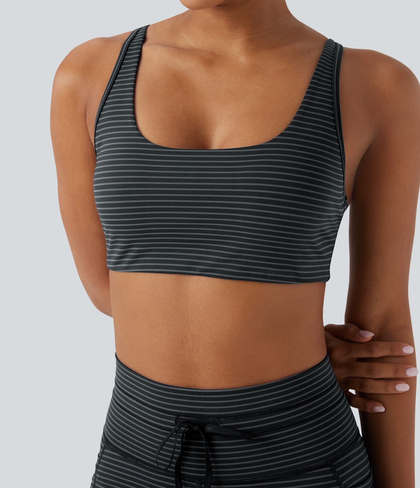 Yoga-Sport-BH mit niedrigem Support, U-Ausschnitt, Cut-Out-Design und Streifen - A-C Cups