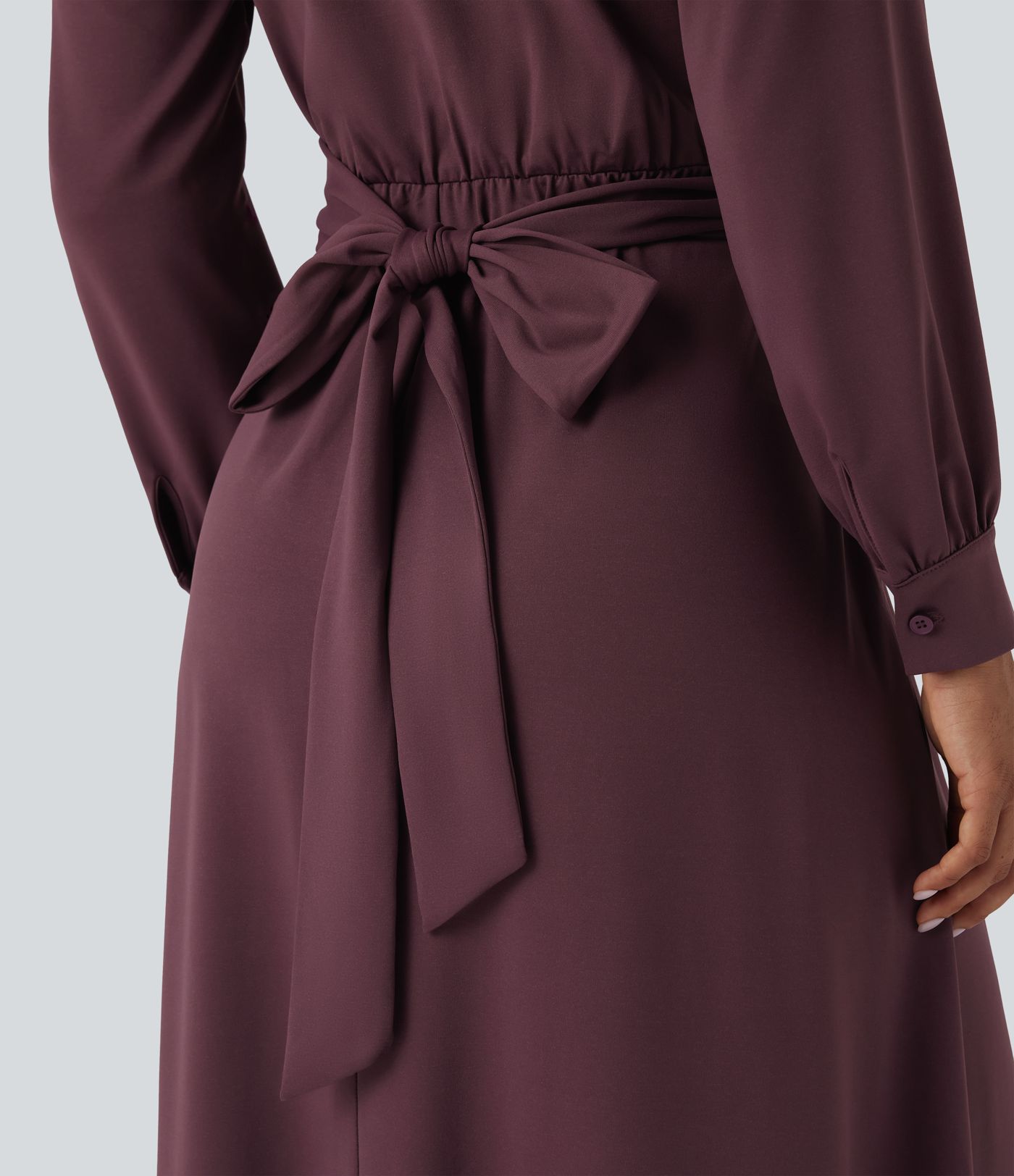 Midi-Arbeitskleid mit V-Ausschnitt, langen Ärmeln und Bindeband am Rücken mit Taschen