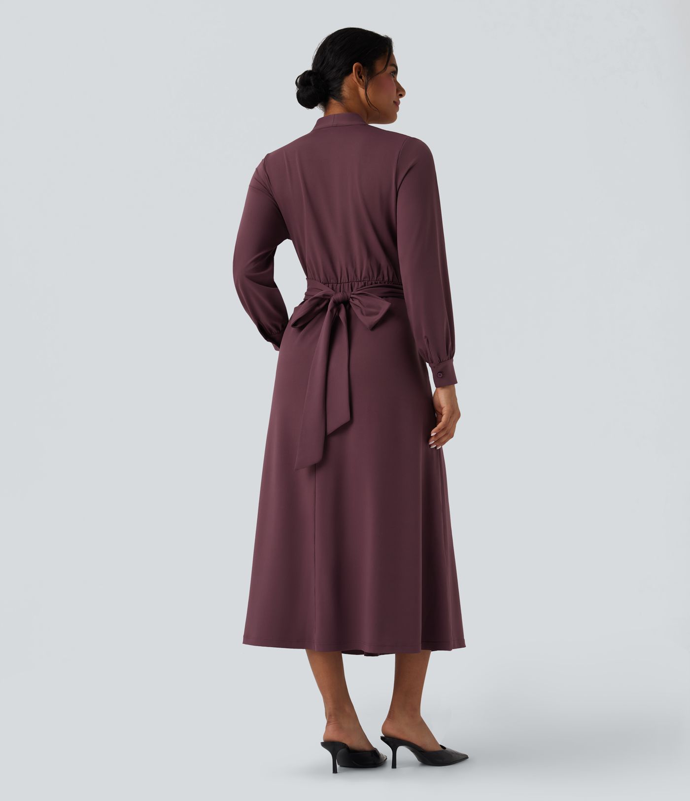 Midi-Arbeitskleid mit V-Ausschnitt, langen Ärmeln und Bindeband am Rücken mit Taschen