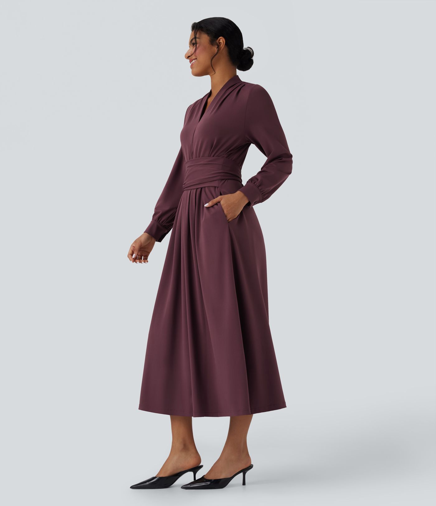 Midi-Arbeitskleid mit V-Ausschnitt, langen Ärmeln und Bindeband am Rücken mit Taschen