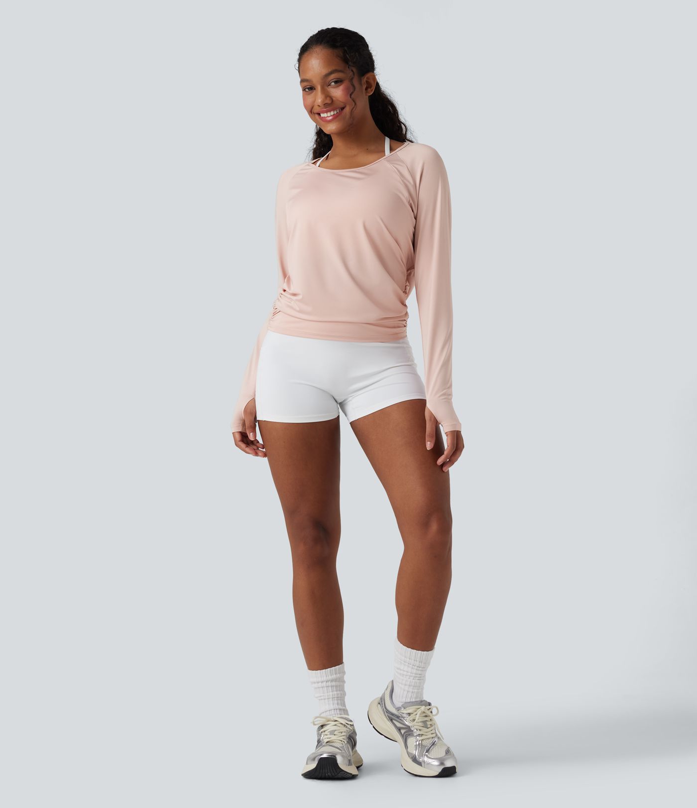 Entspanntes Yoga-Sport-Top mit Cut-Outs am Rücken und Daumenlöchern