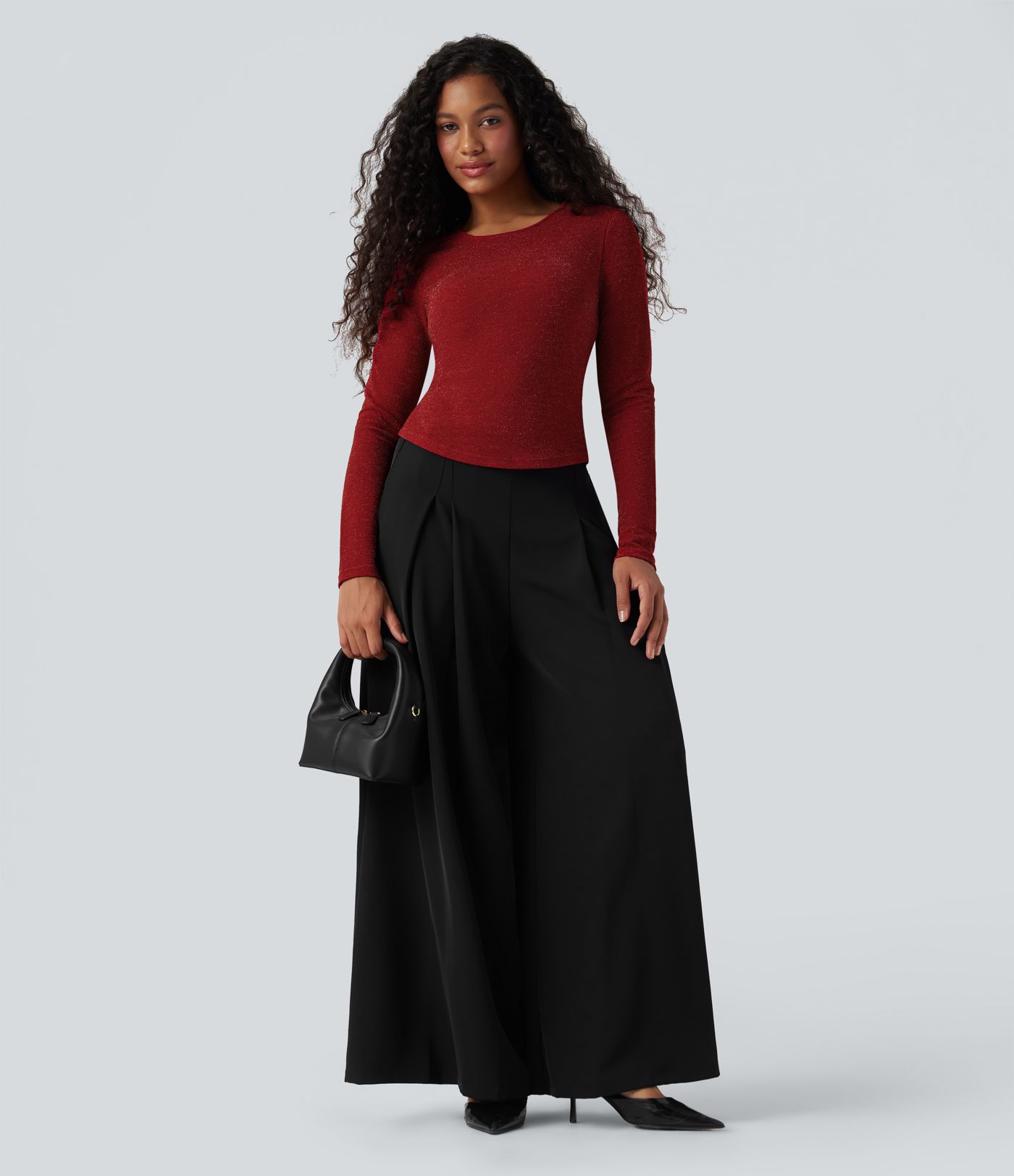 Top de cuello redondo de manga larga con acabado metálico