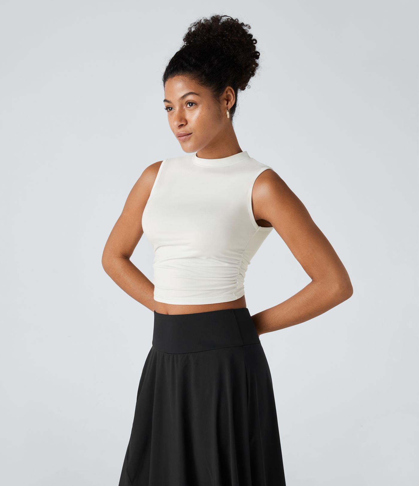 Lässiges, kurzes, gerafftes Tanktop mit Rundhalsausschnitt und Rüschen