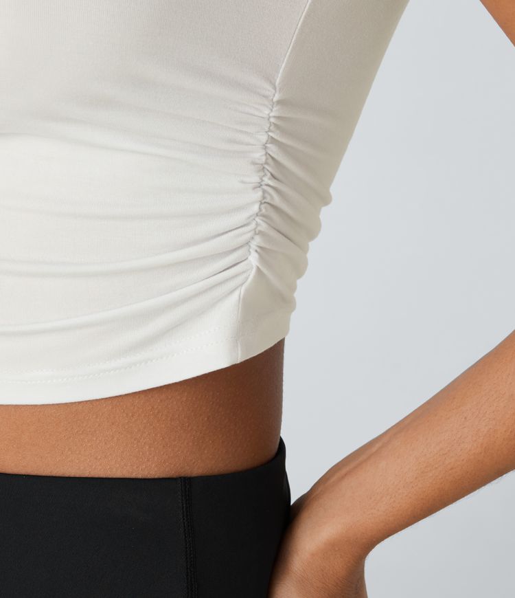 Camiseta sin manga recortada ajustada pliegue cuello redondo