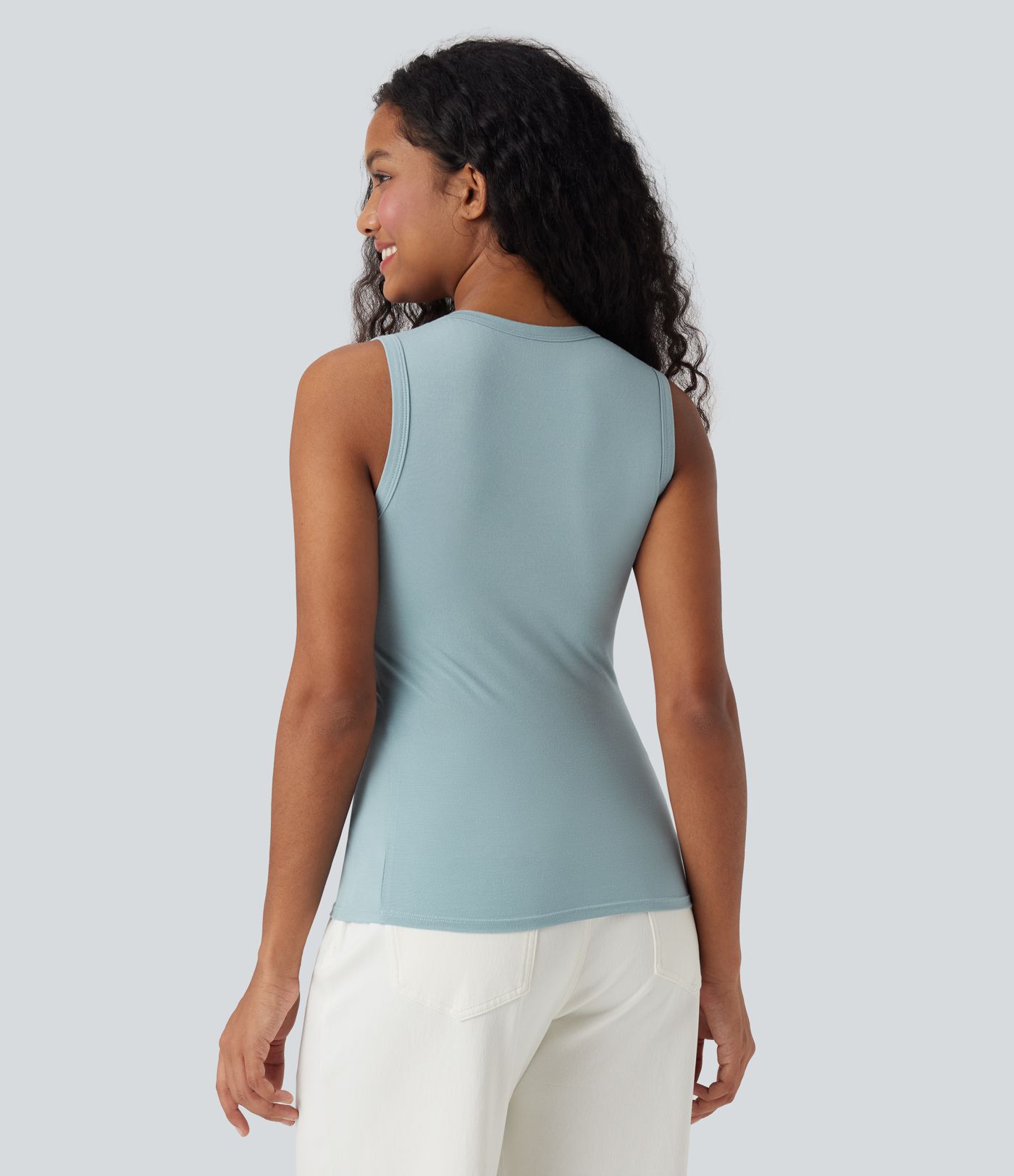 Lässiges Tanktop mit U-Ausschnitt und schmaler Passform