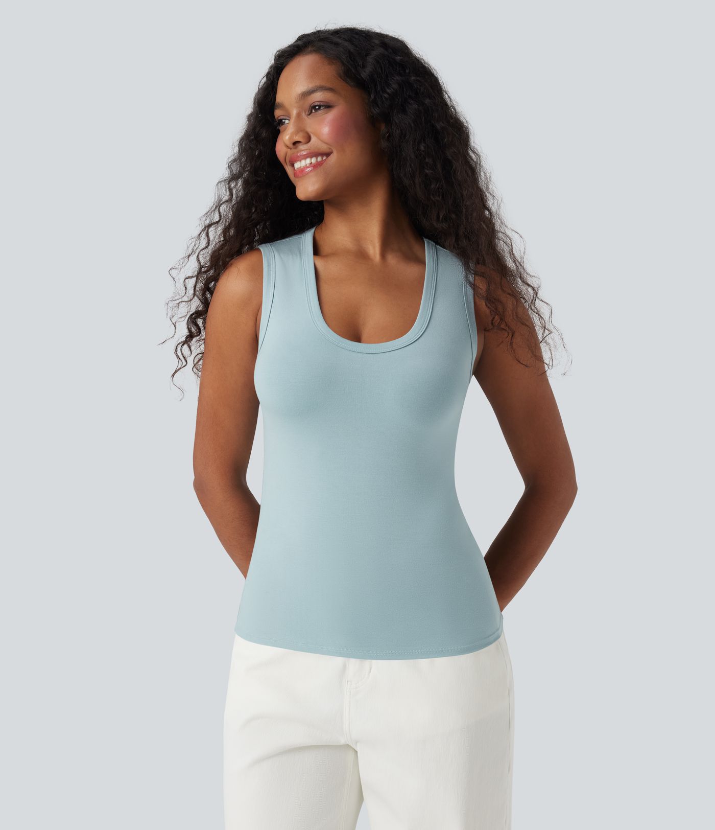 Lässiges Tanktop mit U-Ausschnitt und schmaler Passform