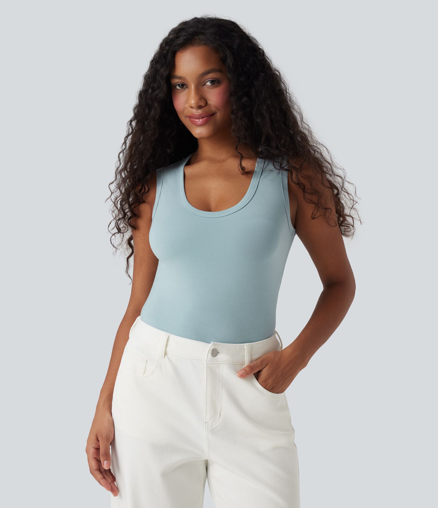 Lässiges Tanktop mit U-Ausschnitt und schmaler Passform