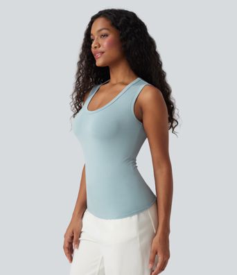 Lässiges Tanktop mit U-Ausschnitt und schmaler Passform