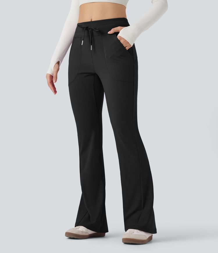 Pantalones informales de talle medio y corte cónico con cordones y bolsillos.