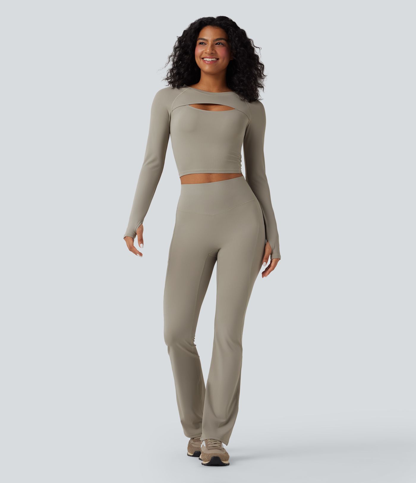 Haut de yoga SoftlyZero™ QuickDry à manches longues, découpé, avec ouverture pour le pouce