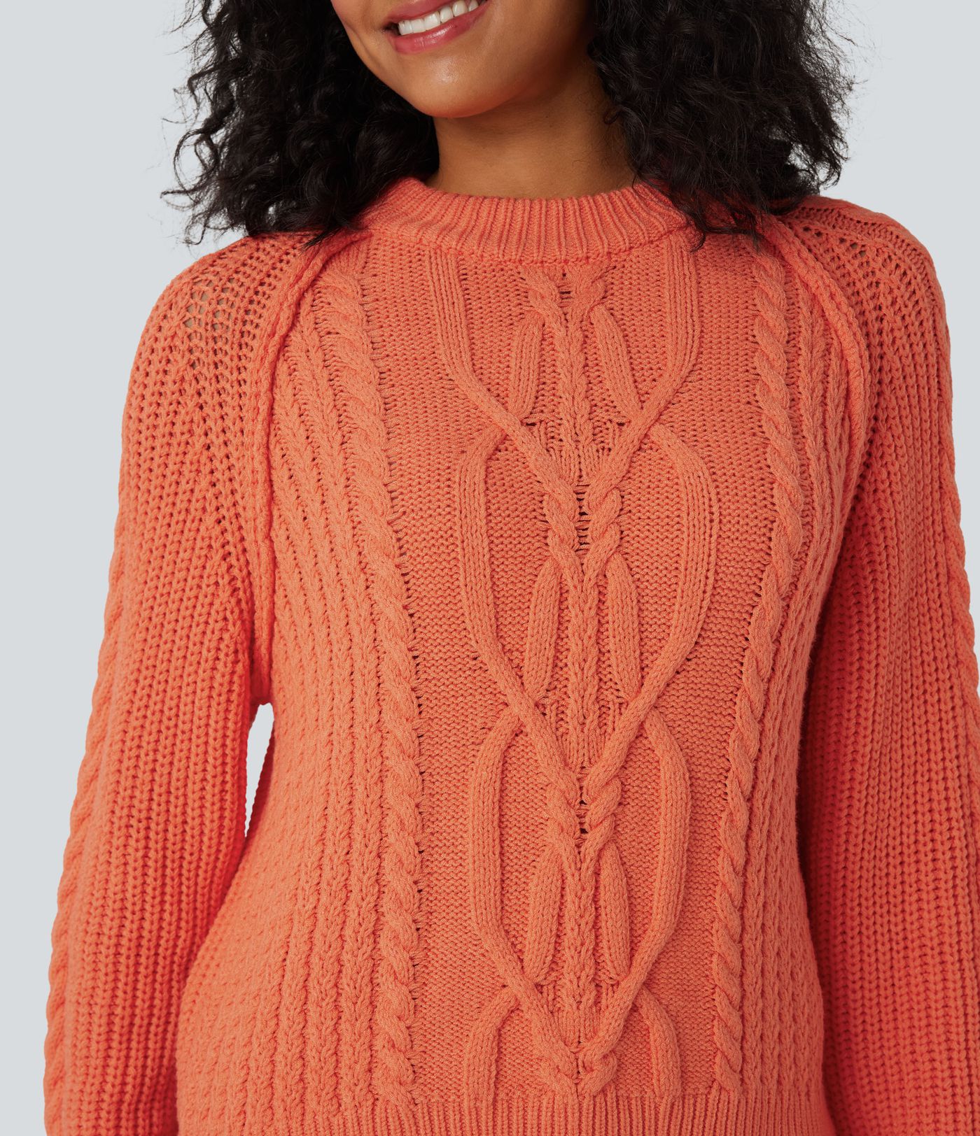 Pull ample torsade à col rond et manches longues raglan