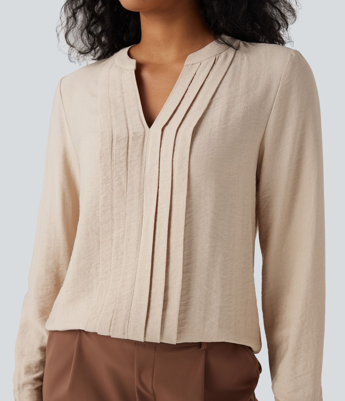 Long-sleeve V-neck work blouse with pleats in a relaxed fit