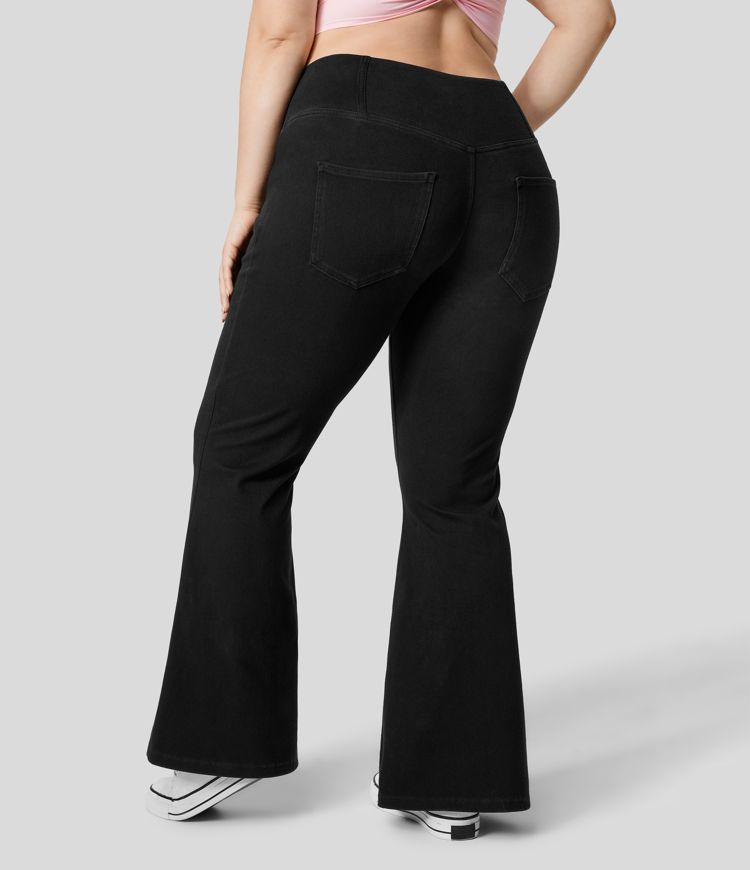 Halara Flex™ Gewaschene Plus-Size Super-Flare Crossover-Jeans aus elastischem Strick-Denim mit Taschen und hohem Bund