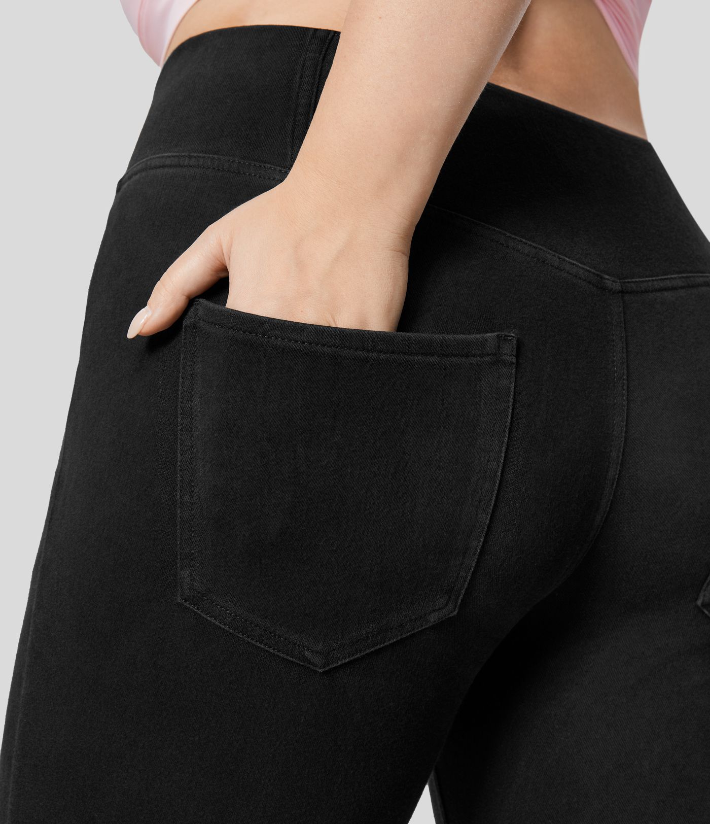 Halara Flex™ Gewaschene Plus-Size Super-Flare Crossover-Jeans aus elastischem Strick-Denim mit Taschen und hohem Bund