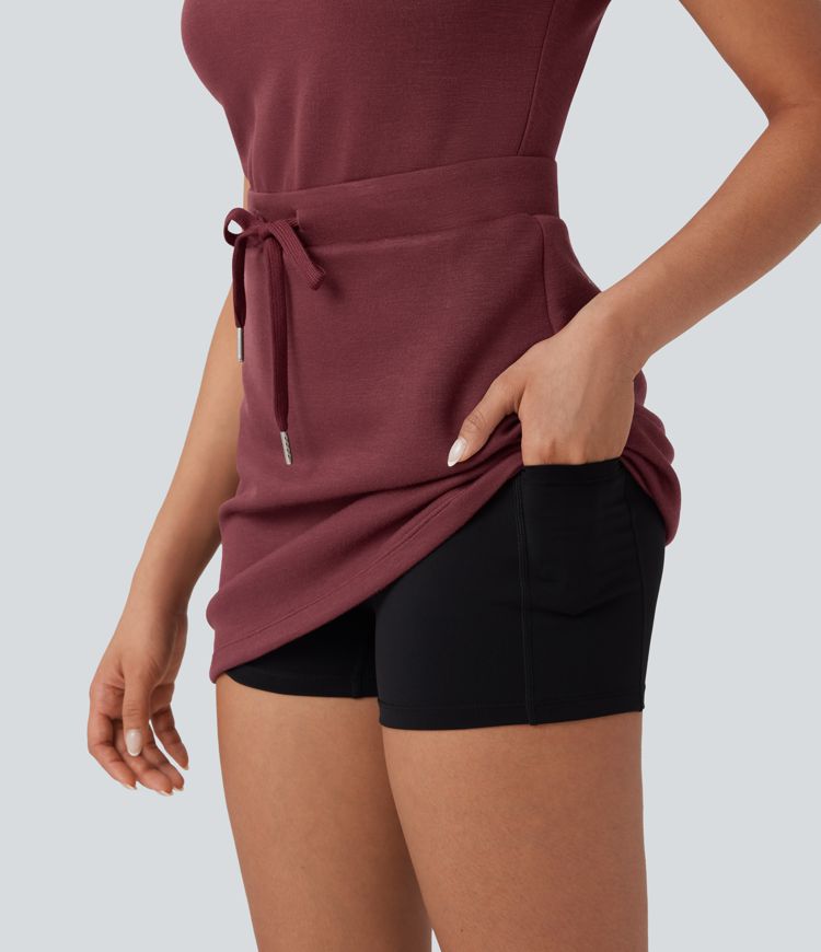 Vestido de tenis 2 en 1 con cuello en V de manga corta con cordón ajustable y bolsillos