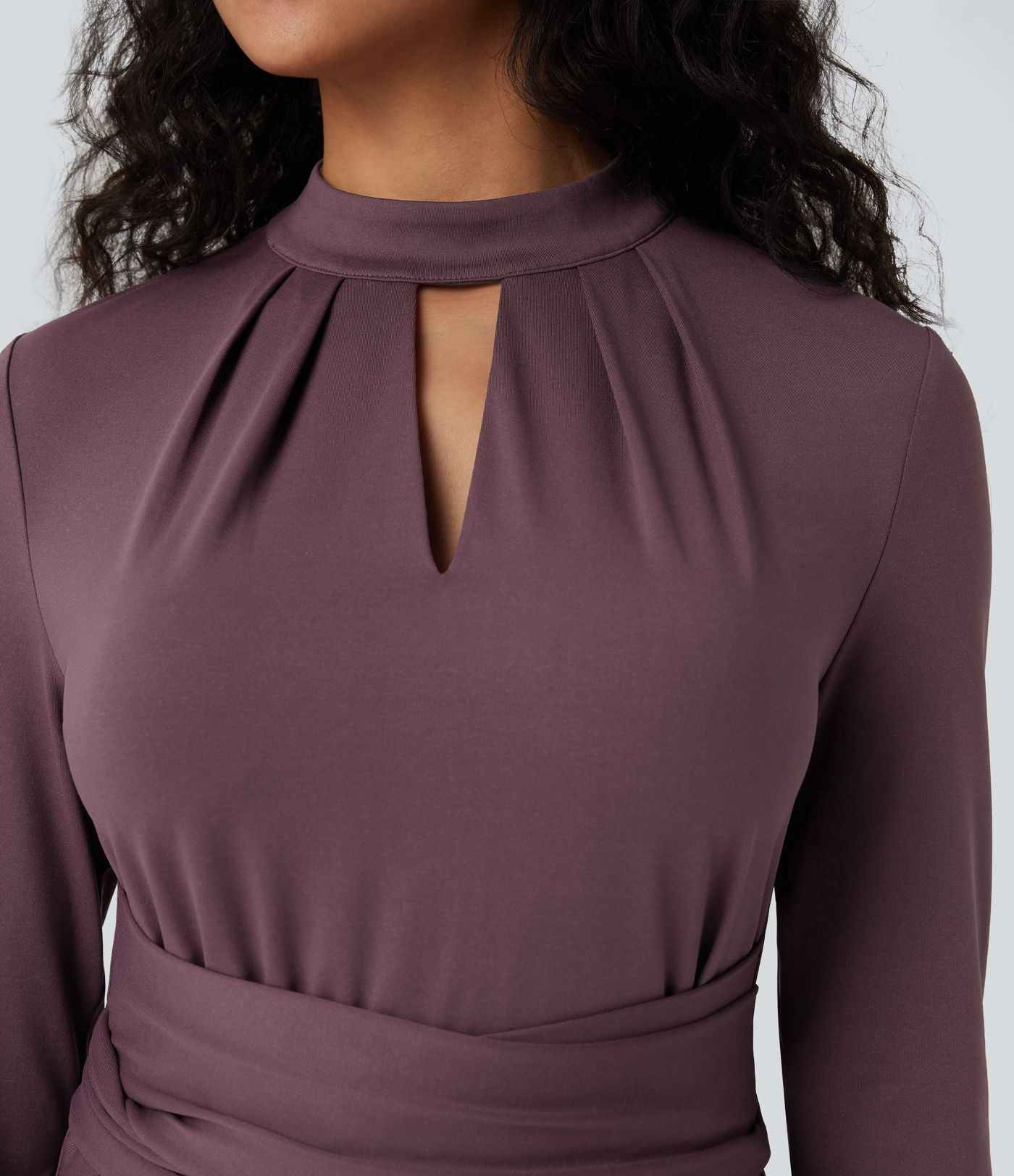 Robe de travail midi manches longues à découpes et dos noué avec poches