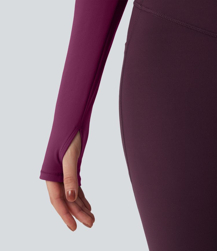 Top deportivo corto de yoga SoftlyZero™ de malla en contraste con abertura para el pulgar y mangas largas de felpa 