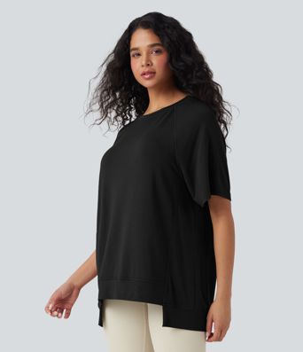 Lässiges Oberteil mit Rundhalsausschnitt, kurzen Ärmeln und High-Low-Design