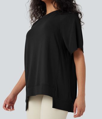 Lässiges Oberteil mit Rundhalsausschnitt, kurzen Ärmeln und High-Low-Design