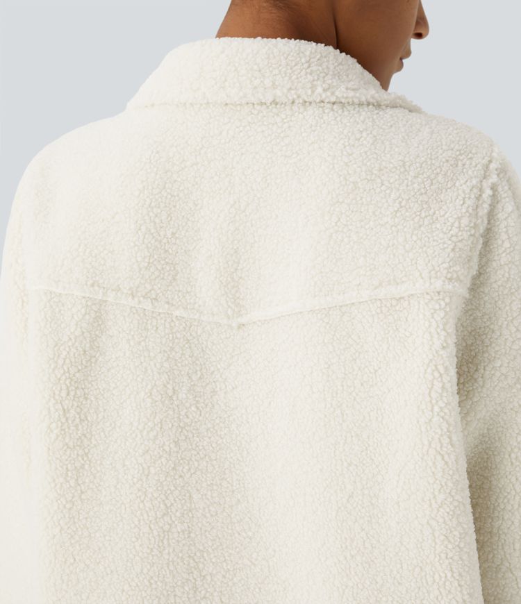 Chaqueta sherpa cuello botón bolsillo pecho manga larga dobladillo curvo