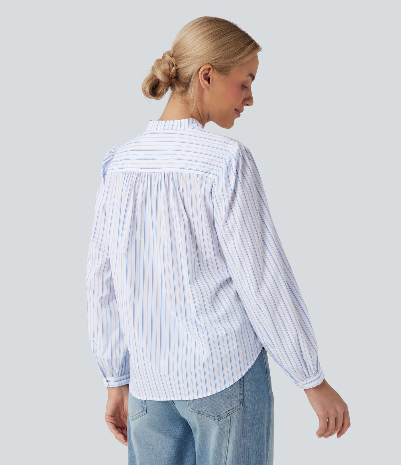 Lässige Bluse mit V-Ausschnitt und Hoch-Tief-Streifenmuster