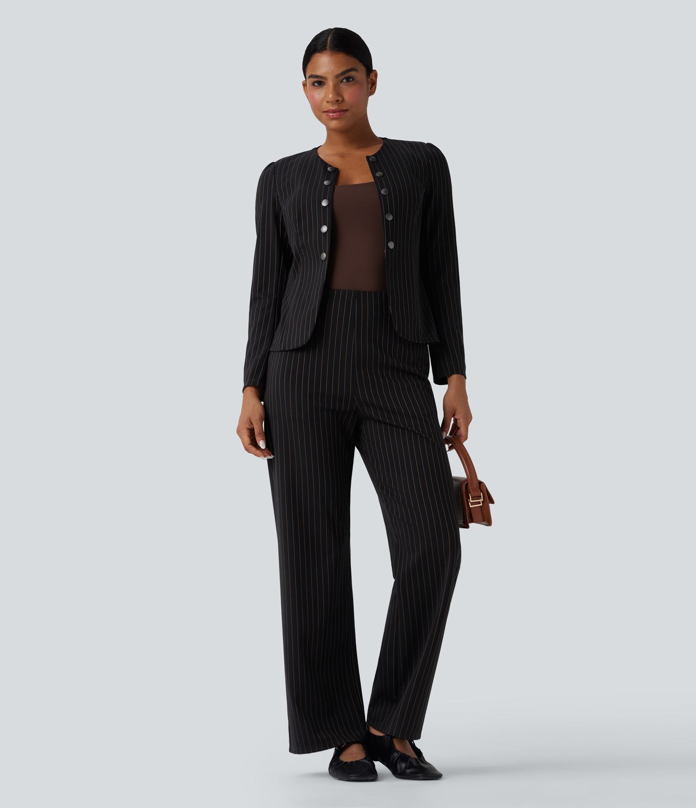 Tööbleiser ümar kaelusega, pikkade varrukatega ja avatud esiküljega