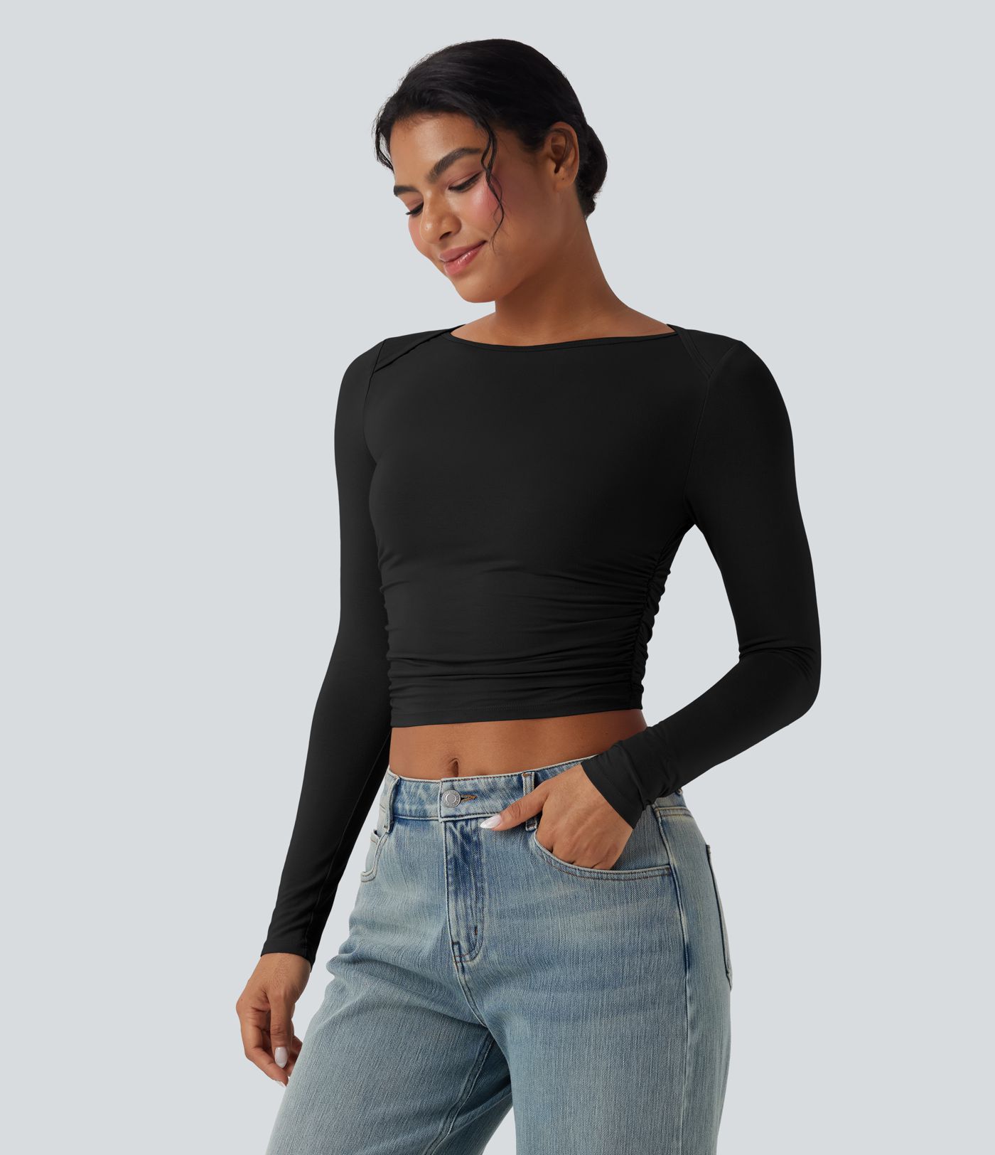 Top casual corto fruncido de manga larga con cuello barco