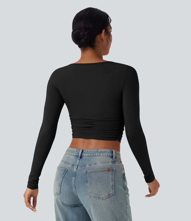 Top casual corto fruncido de manga larga con cuello barco