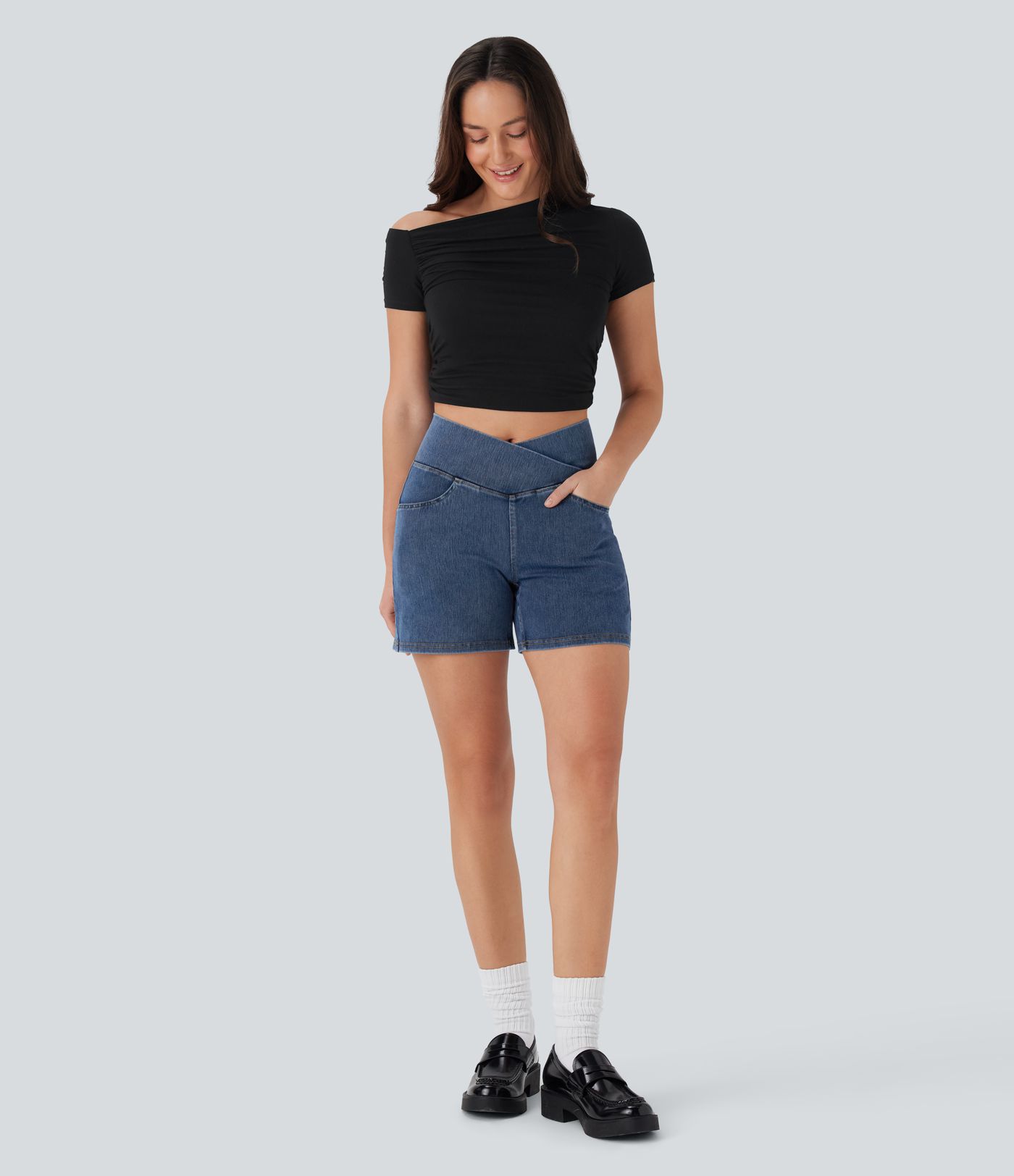 Halara Flex™ Short décontracté évasé à jambe large en denim extensible délavé taille haute croisée avec poches multiples