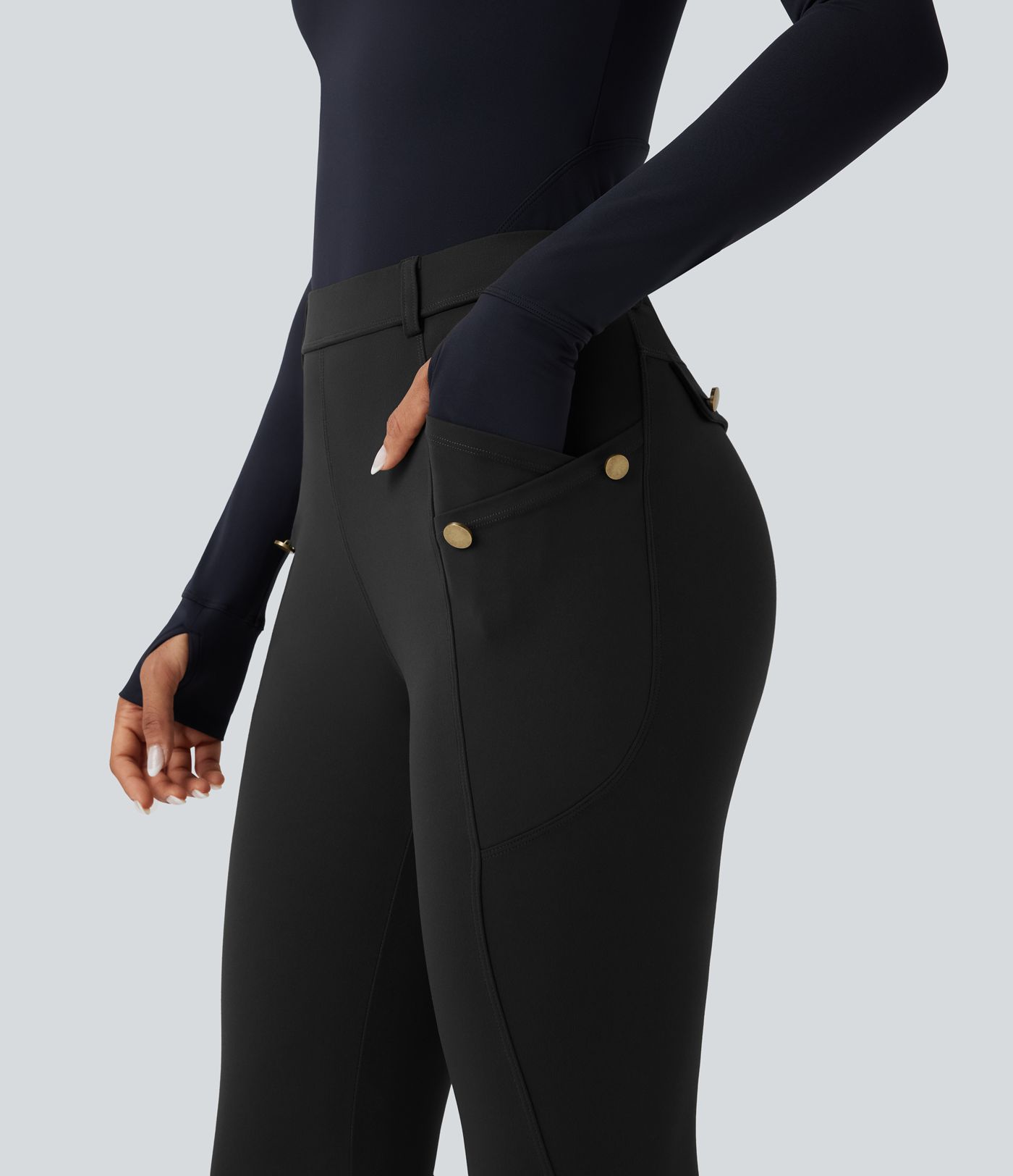 Šauras bikses augustu vidukli a kabatām