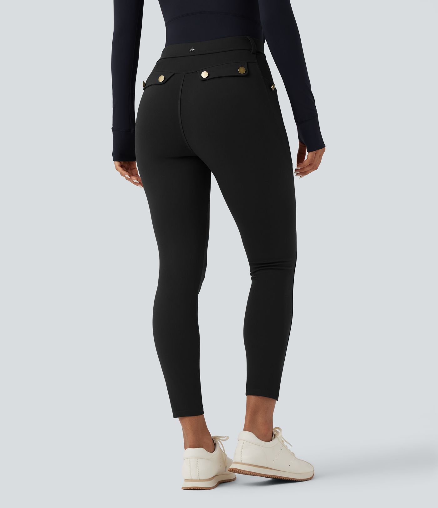 Šauras bikses augustu vidukli a kabatām