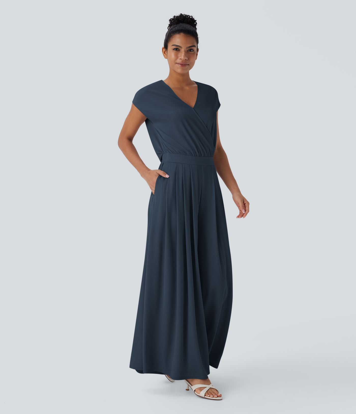 Combinaison fluide en tissu gaufré, col V, manches courtes, jambes larges et poches latérales - Easy Peasy Edition