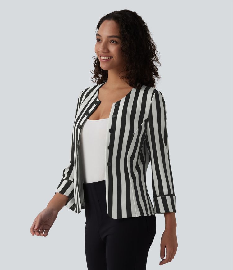 Blazer ajustado para trabajar con cuello rojo, mangas 3/4, botones decorativos y rayos color block