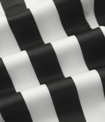 Blazer ajustado para trabajar con cuello rojo, mangas 3/4, botones decorativos y rayos color block