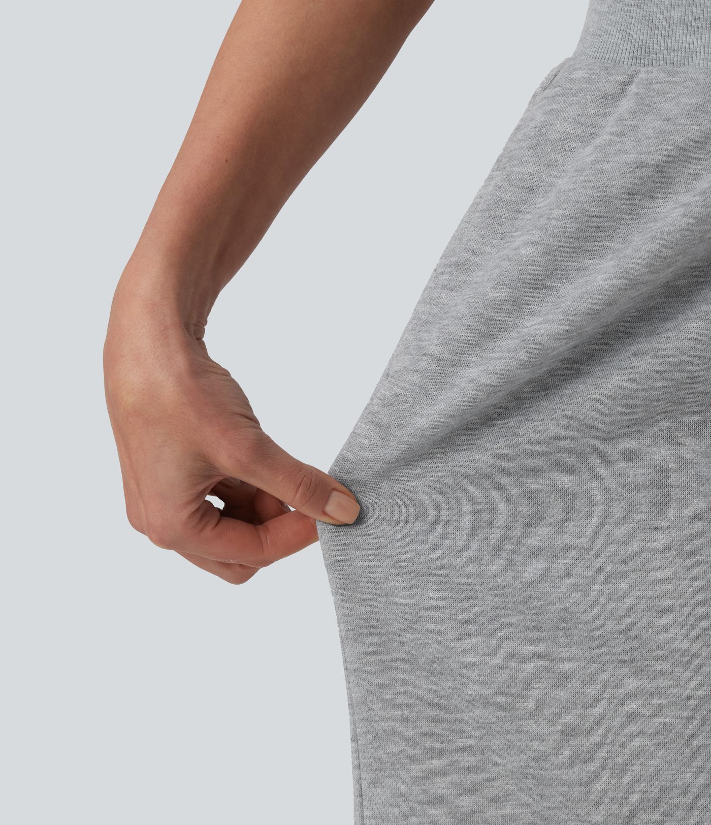 Lässige, weite French-Terry-Bermuda-Shorts mit mittelhohem Bund, mehreren Taschen und Kordelzug