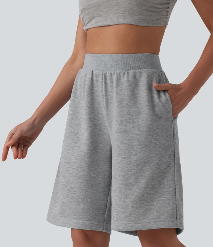 Lässige, weite French-Terry-Bermuda-Shorts mit mittelhohem Bund, mehreren Taschen und Kordelzug