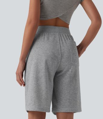 Lässige, weite French-Terry-Bermuda-Shorts mit mittelhohem Bund, mehreren Taschen und Kordelzug