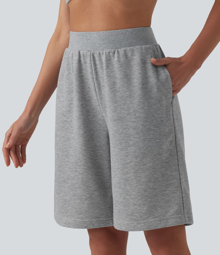 Lässige, weite French-Terry-Bermuda-Shorts mit mittelhohem Bund, mehreren Taschen und Kordelzug