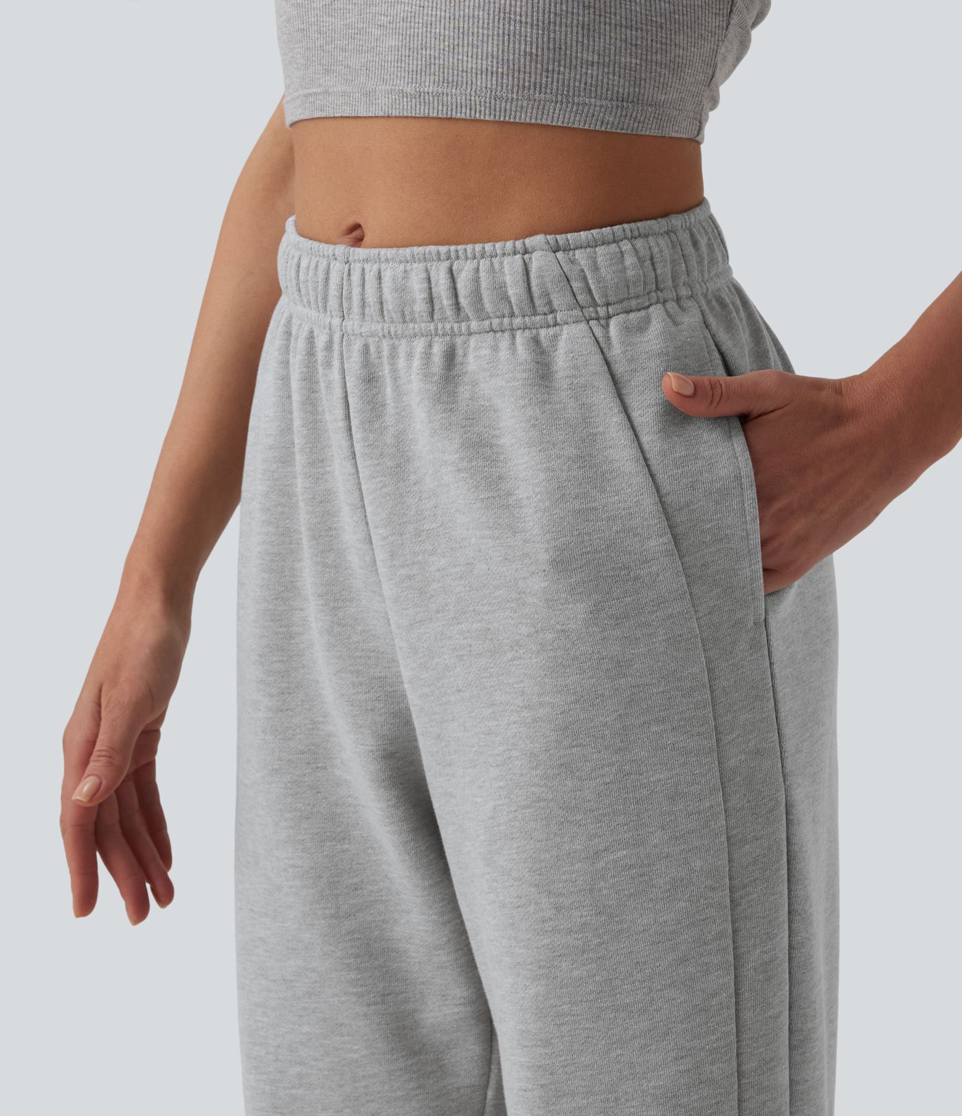 Lässige, schmal zulaufende Baumwoll-Jogginghose mit mittelhohem Bund, Seitentaschen und Kordelzug