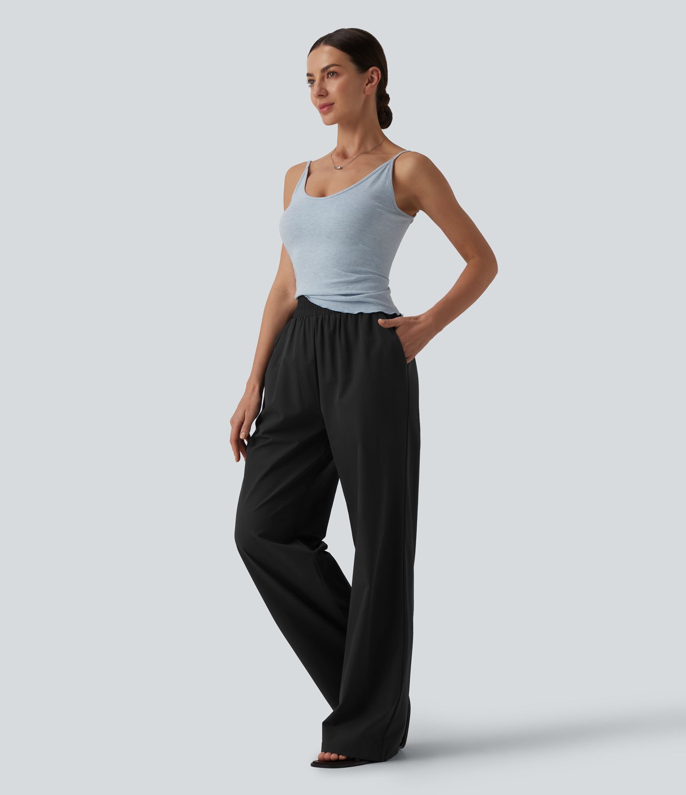 Spodnie na dzień z wysokim stanem, szerokimi nogawkami i kieszeniami