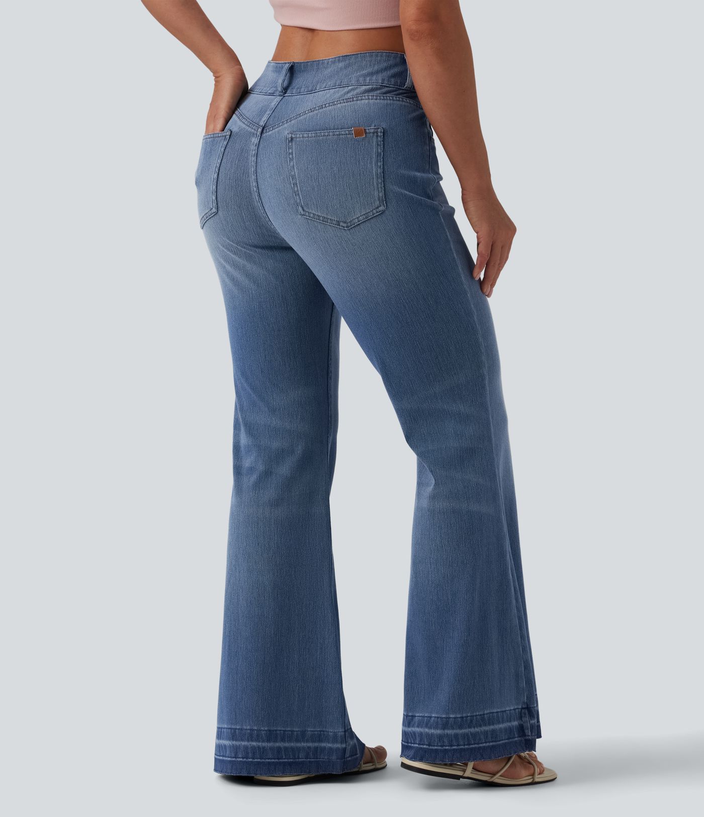 Halara Flex™ Jeans évasés décontractés asymétriques, taille mi-haute, avec poches