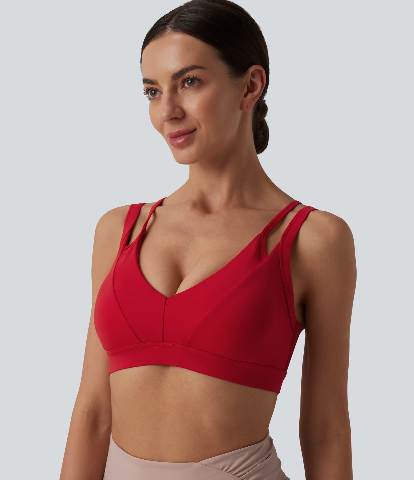 SoftlyZero™ Przewiewny sportowy biustonosz do jogi o ujawnionym podparciu, z pojawiającymi się ramiączkami, wychodzącymi z i określonym materiałem — UPF50+