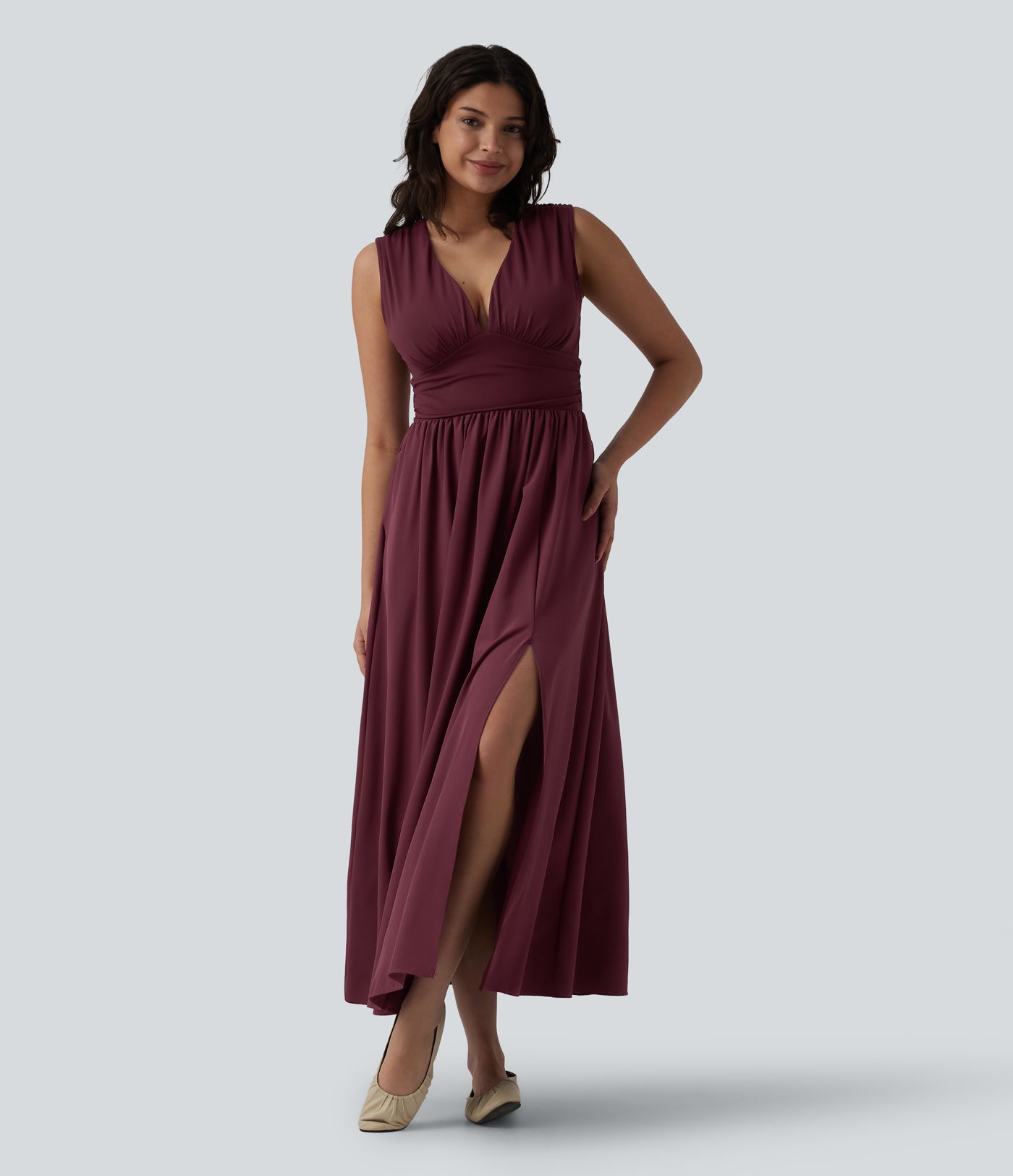 Ärmelloses, fließendes Maxikleid mit V-Ausschnitt