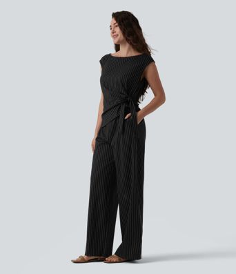 Ärmelloser Jumpsuit mit U-Boot-Ausschnitt, Seitentaschen, seitlichen Bindebändern, Streifen und Cool-Touch - Easy Peezy Edition