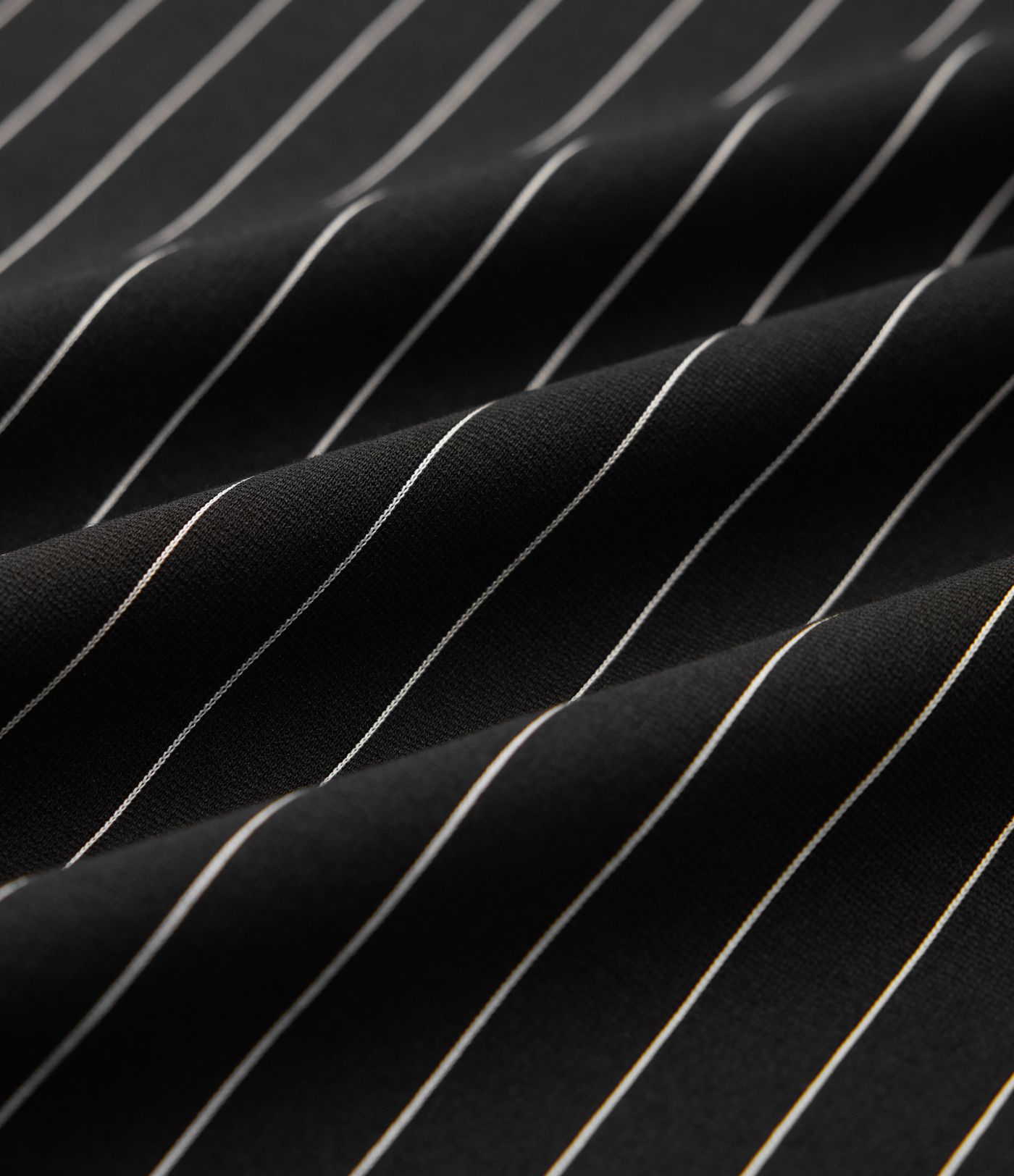 Ärmelloser Jumpsuit mit U-Boot-Ausschnitt, Seitentaschen, seitlichen Bindebändern, Streifen und Cool-Touch - Easy Peezy Edition